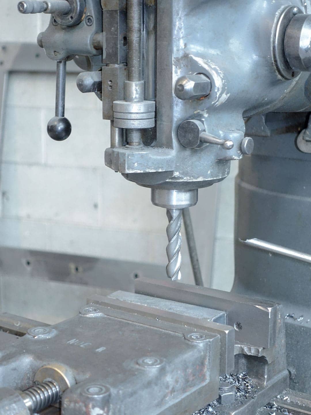 trapano per lavorazione grate di sicurezza